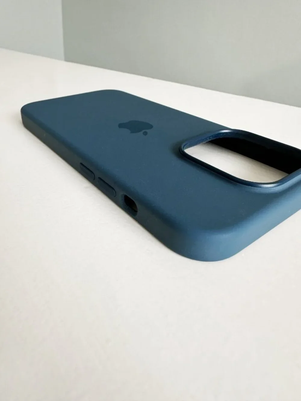iPhone 14 Pro Silicone Case in Storm Blue
